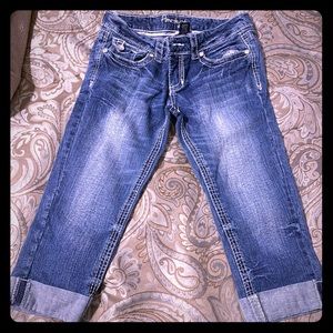 Amethyst cuffed capris.